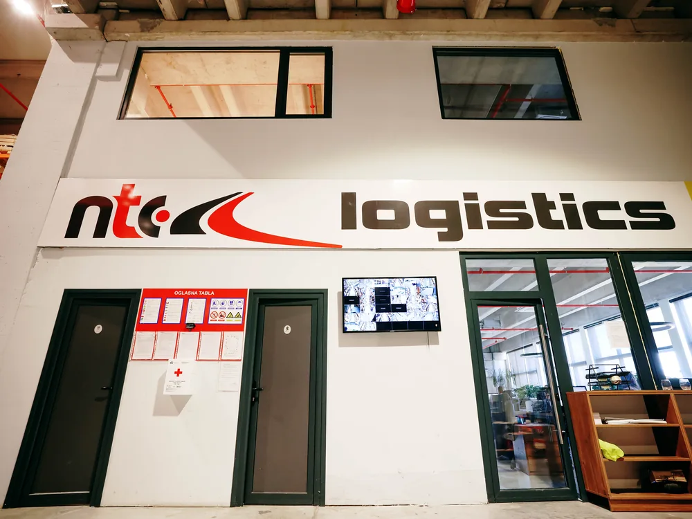 NTC Logistics Cargo obilježje iznad operativnog prostora